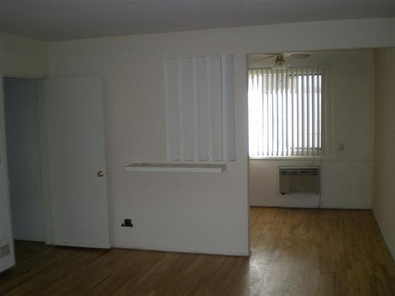 3rd image of 10250 Camarillo St #13
