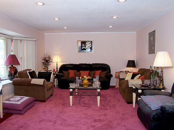 4th image of 16 Daell Ln