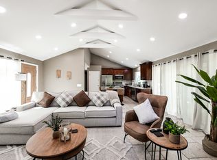 9122 Pacific St, Omaha, NE 68114