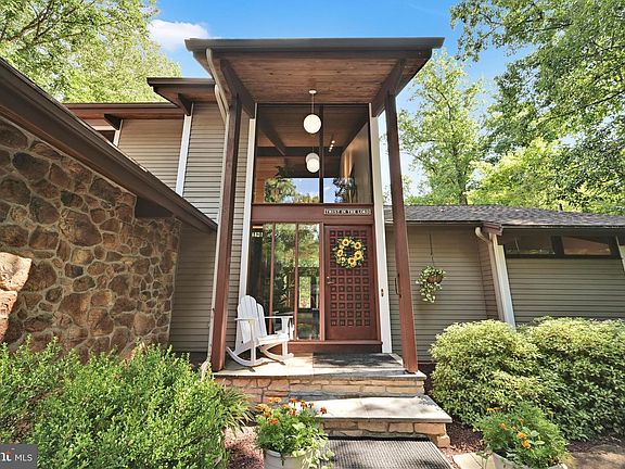 2nd image of 360 Netzley Dr