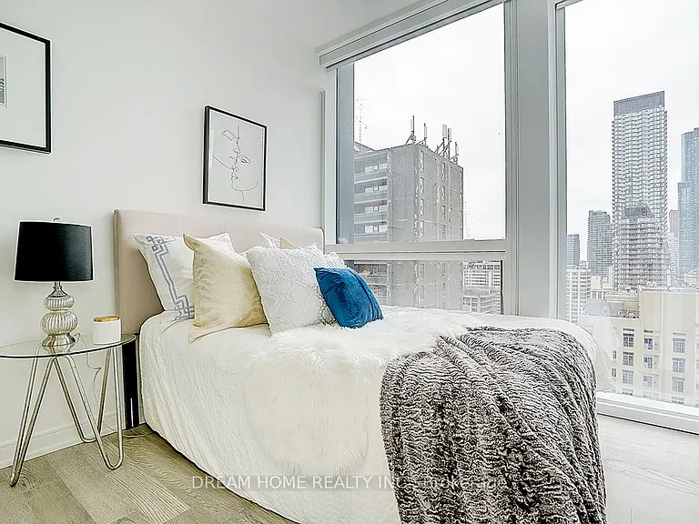 3 Gloucester St #1809 — Photo 31