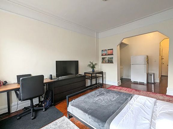 4th image of 57 W 105th St APT 5A