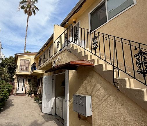 3rd image of 1634 S Bundy Dr APT 1