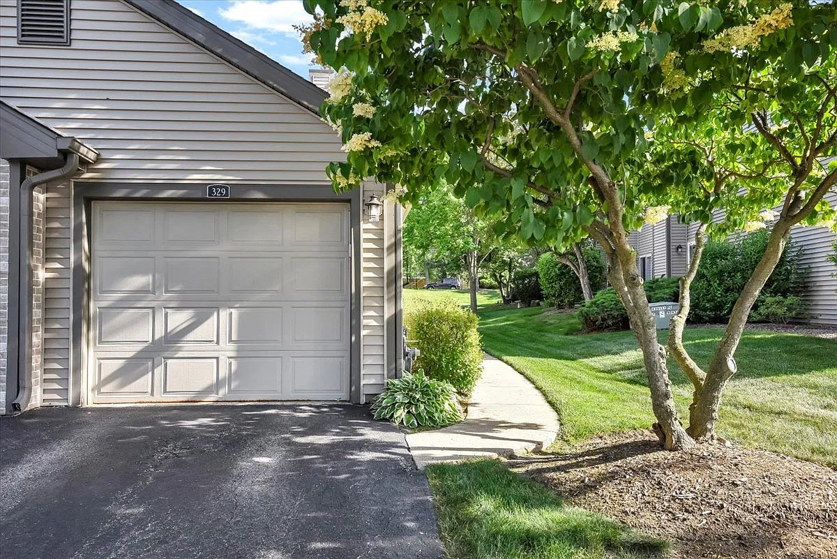 2 bed, 1150 sqft, $2,195 — Photo 1
