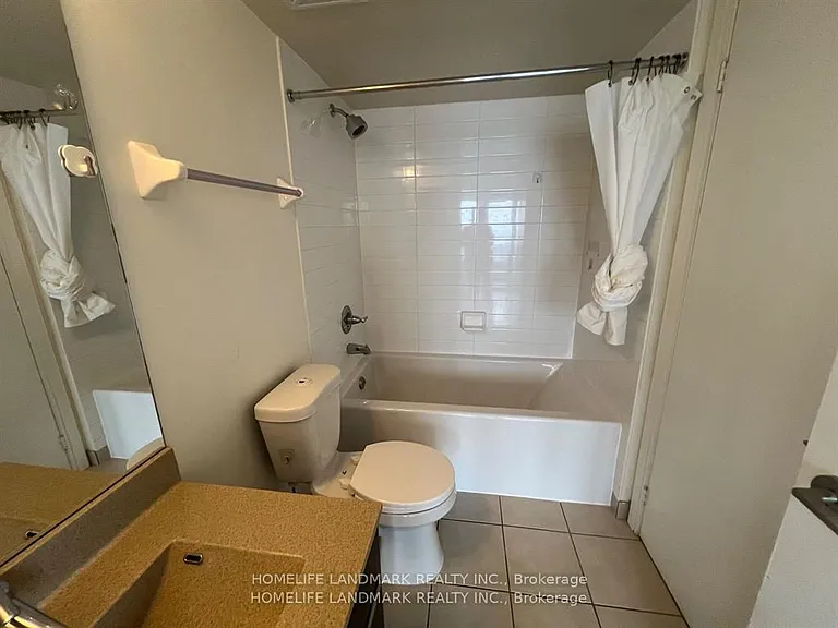 135 Village Green Sq #3923 — Photo 34