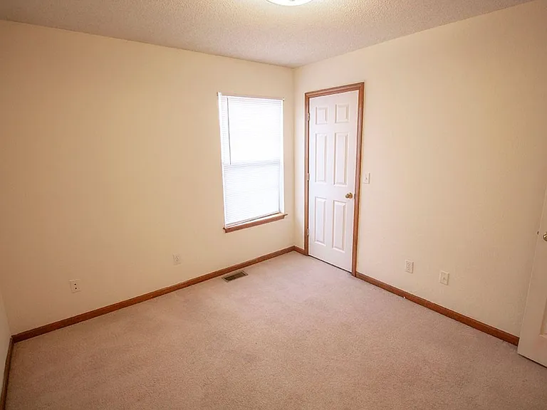 1318 Valley Creek Ln — Photo 22