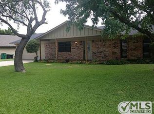 2002 Woodlawn St, Gainesville, TX 76240