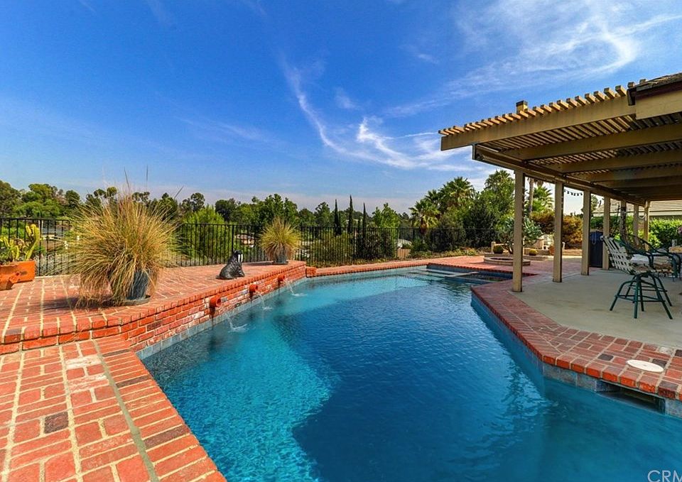 1st image of 2045 Palisades Dr
