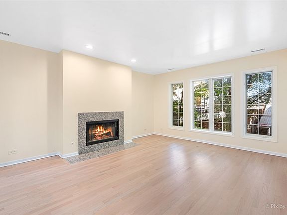 3rd image of 1534 N Hudson Ave APT 2