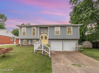 9817 Farnham Dr, Louisville, KY 40223