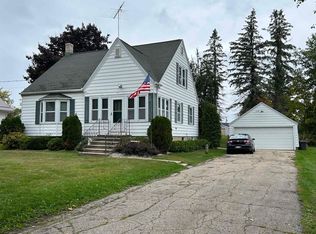 111 E James St, Cecil, WI 54111