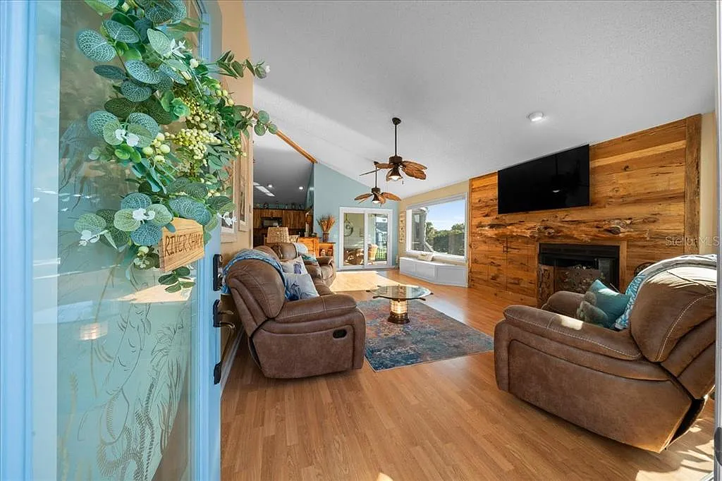 2 bed, 2.0 bath, 1310 sqft, $3,500 — Photo 2