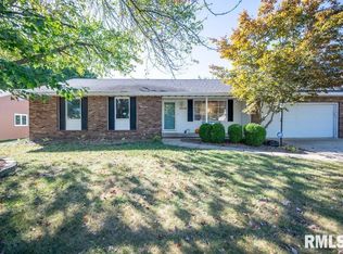 3319 N Elmcroft Ter, Peoria, IL 61604
