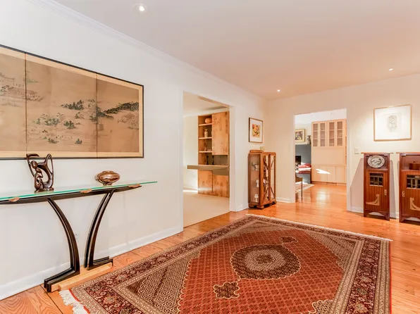 19 Split Tree Rd, Scarsdale, NY 10583