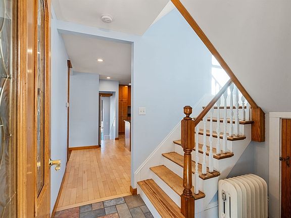 4th image of 38 Fairfield St