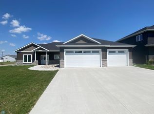 1579 Claire Dr S, Fargo, ND 58104