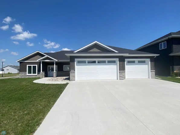 1579 Claire Dr S, Fargo, ND 58104