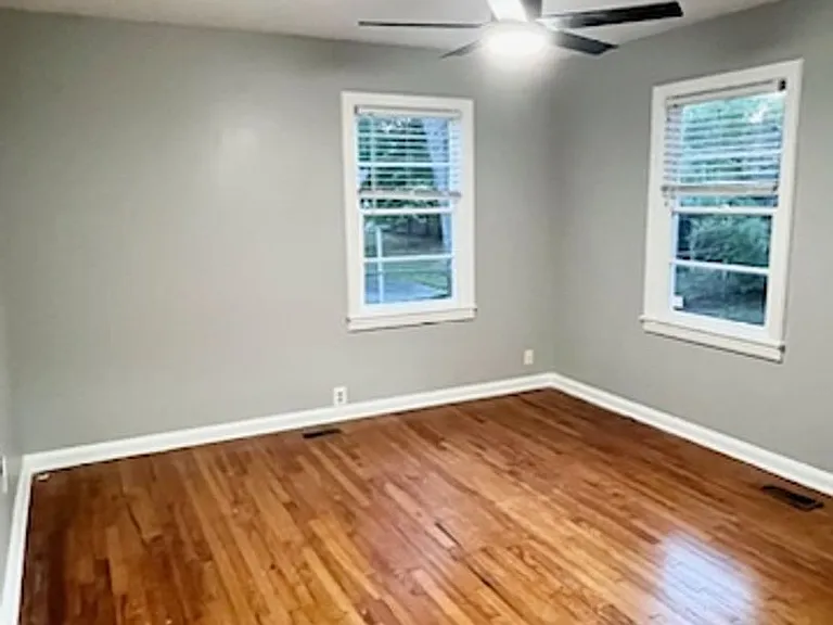 205 Clyde Ave N — Photo 11