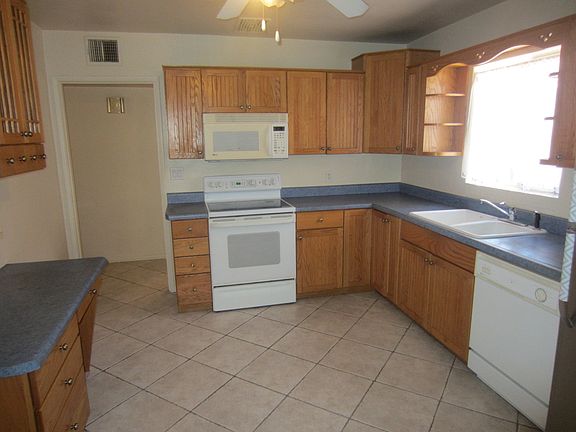 3rd image of 210 S Stratford Dr