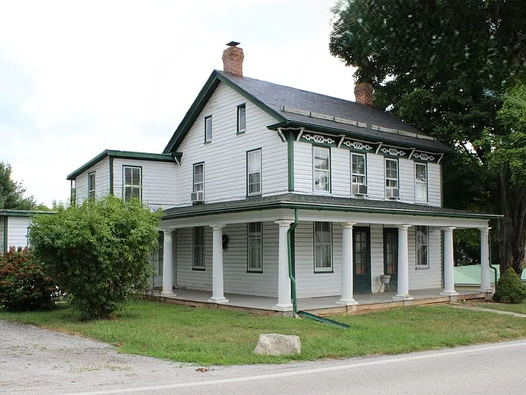 27 Valley Rd — Photo 1