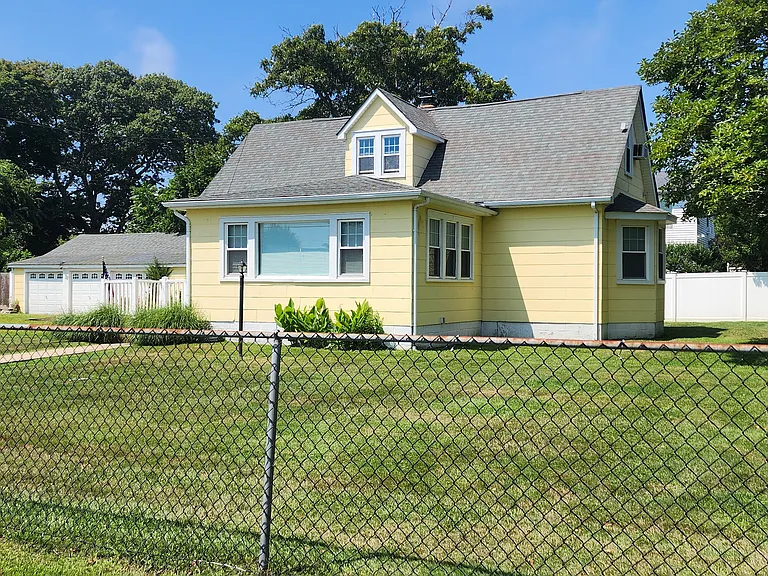 9 Babylon Rd — Photo 3
