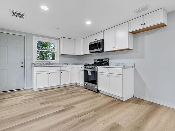2nd image of 3707 Blackstone Ave