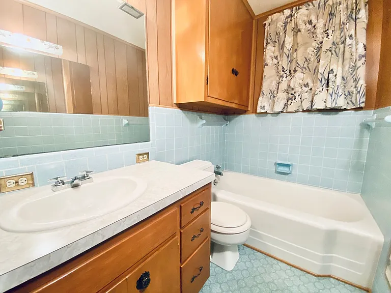 244 La Salle Dr — Photo 7