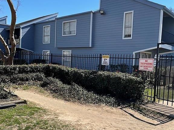 2nd image of 5625 Antoine Dr #1406