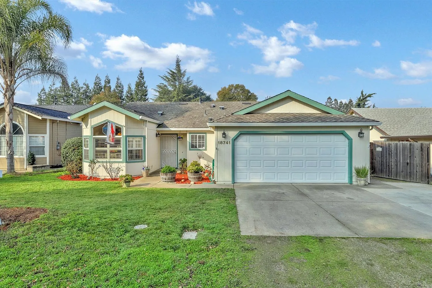 18741 Olive St photo 1