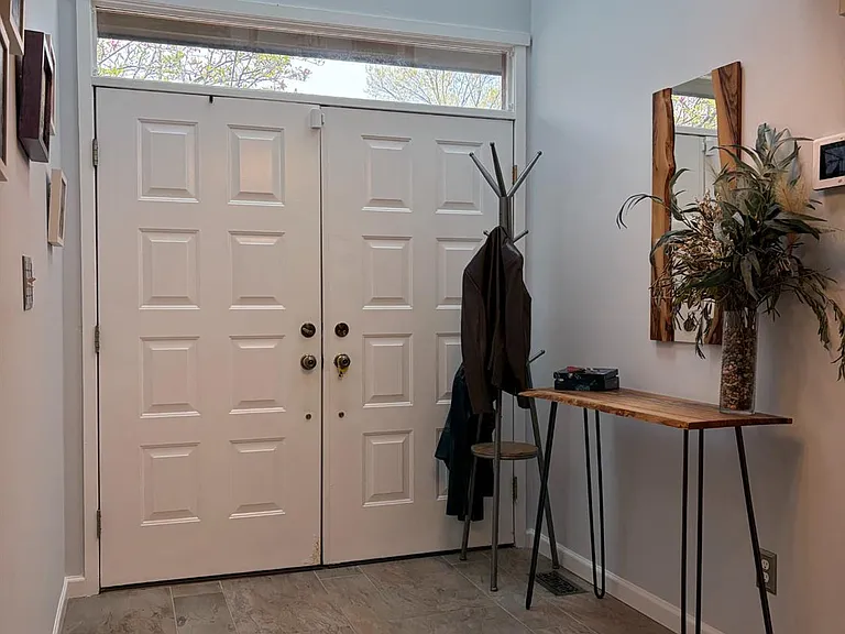 98 Sayre Dr — Photo 3