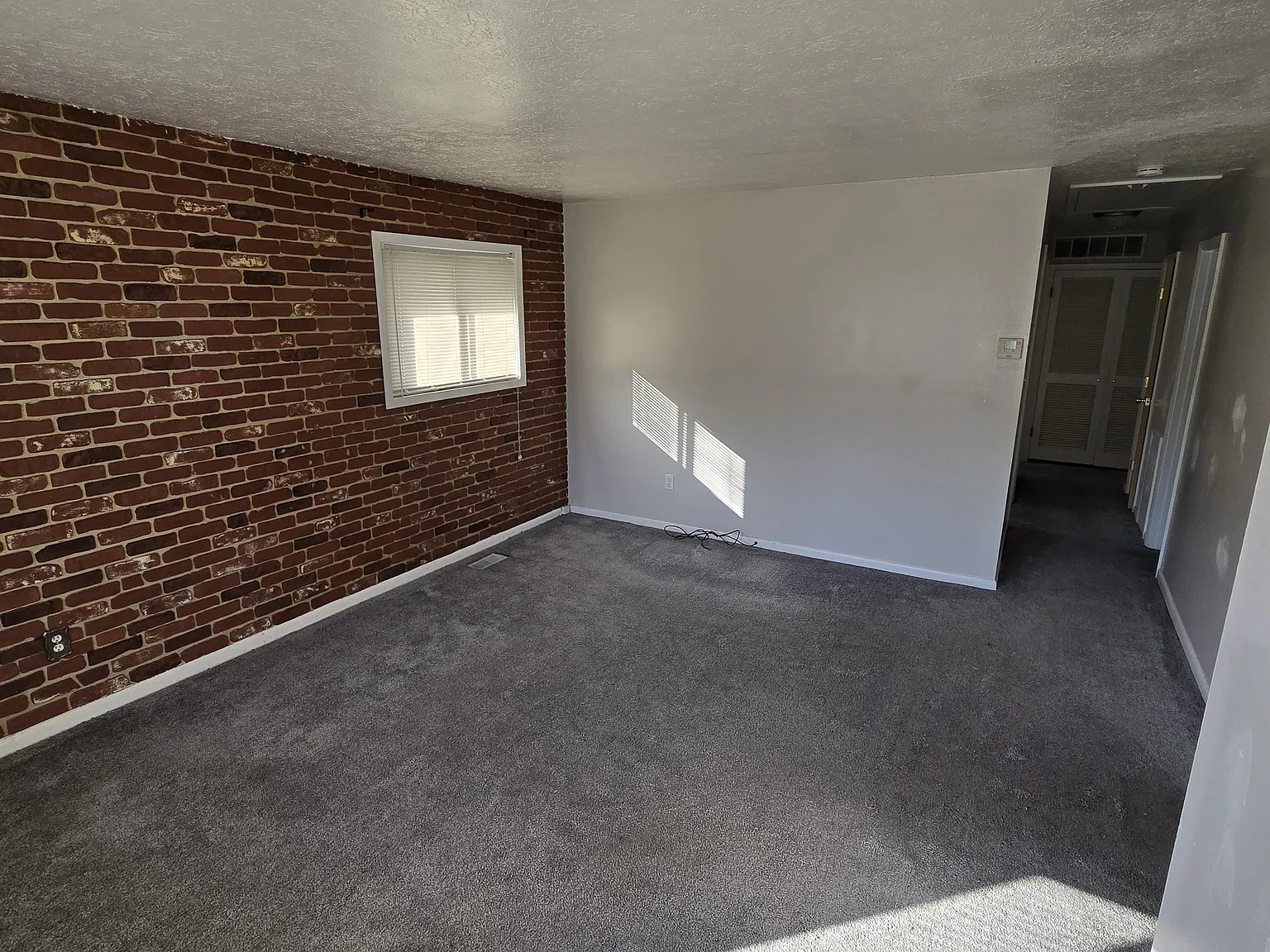3 bed, 988 sqft, $1,600 — Photo 4