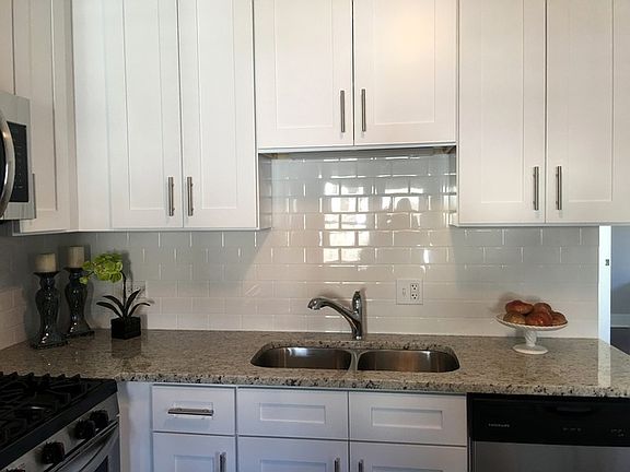 5th image of 2931 N 73rd Ave