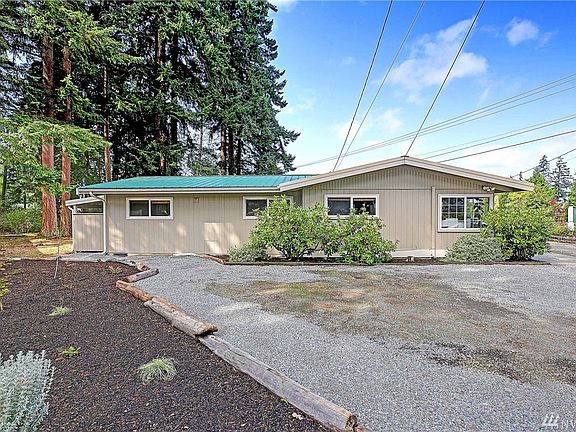 3rd image of 927 NW Camano Dr