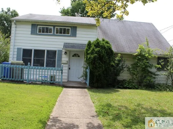 65 Washington Ave, Iselin, NJ 08830