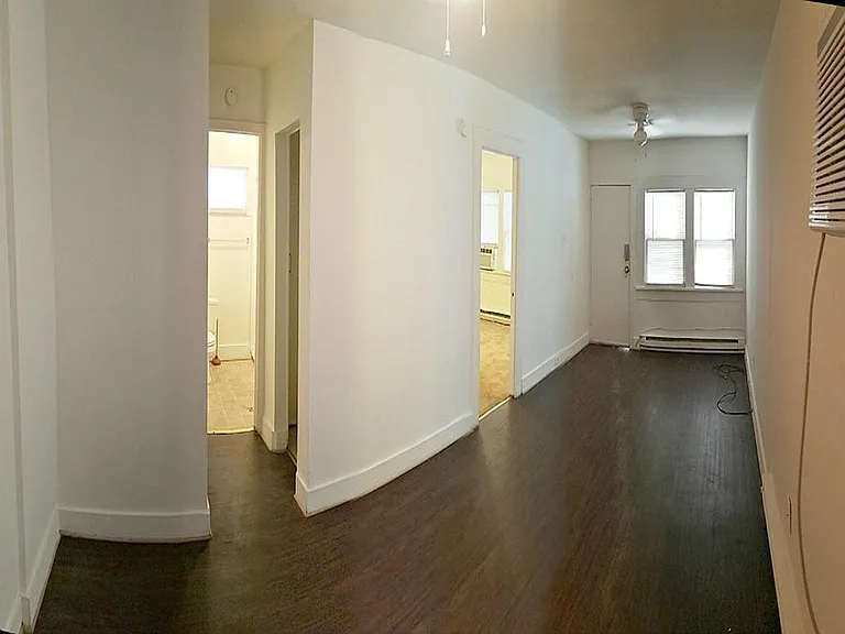 824 W 42nd St — Photo 2