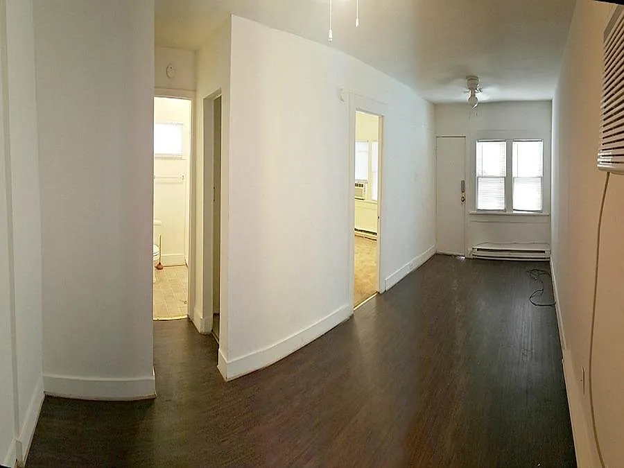 Building Photo - 824 W 42nd St