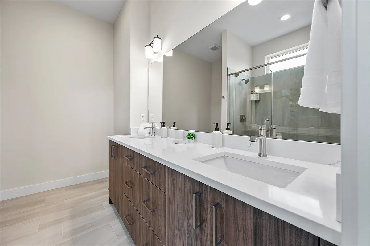 4 bed, 4.5 bath, $7,300 — Photo 3