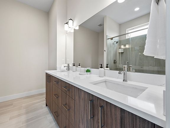 3rd image of 4782 E Howe Dr