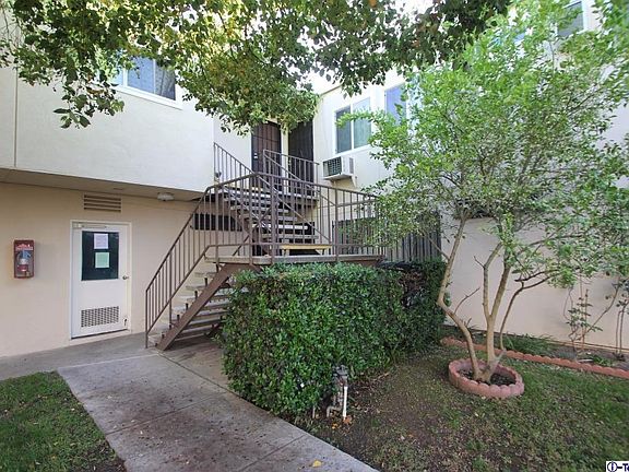 3rd image of 7137 Coldwater Canyon Ave APT 14