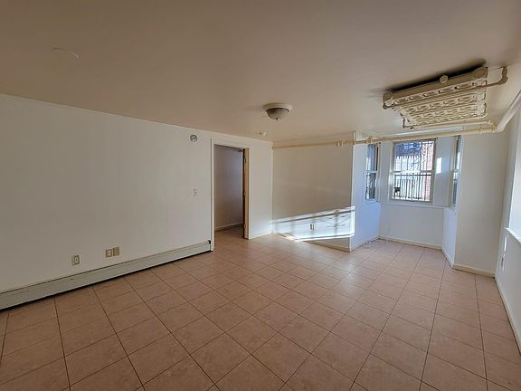 3rd image of 454 Wayne St APT 1