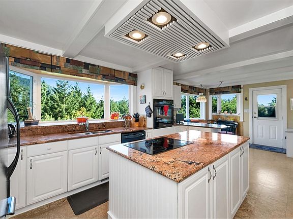 5th image of 6693 Genoa Bay Rd