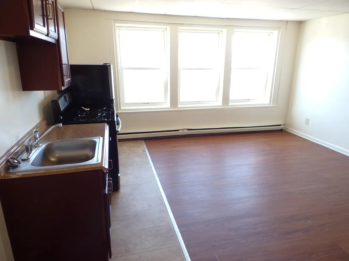 Building Photo - 1497 Hertel Ave #1
