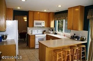 3rd image of 2443 Summit Dr