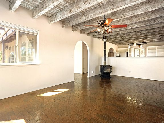 3rd image of 7 Casa Del Oro Ln
