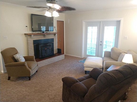 3rd image of 200 N Bayberry Ln