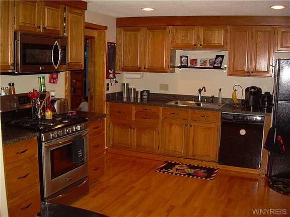 5th image of 77 Heather Hill Dr