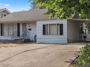 810 NE 8th St, Grants Pass, OR 97526