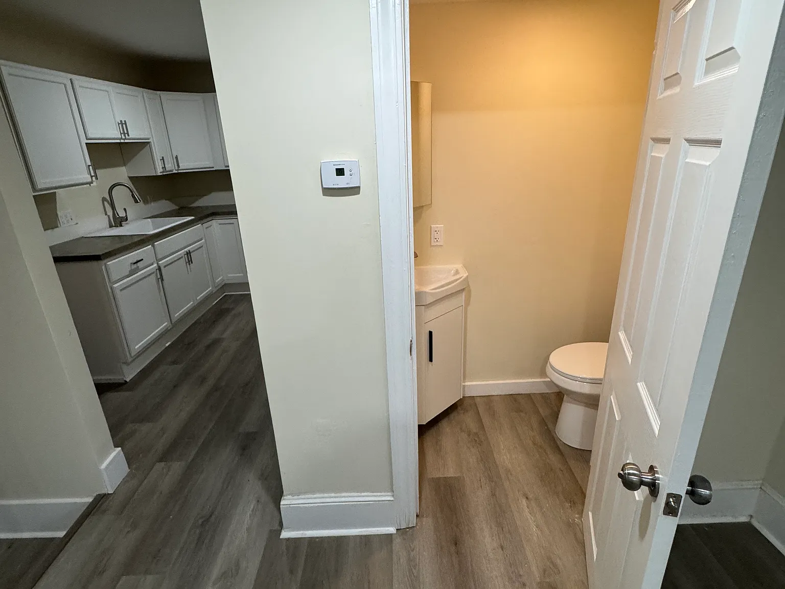 2 bed, 1.5 bath, 1000 sqft, $2,300 — Photo 3