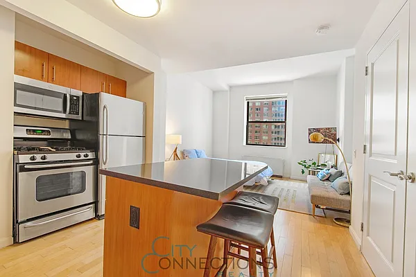 Rented by City Connections Realty | media 2