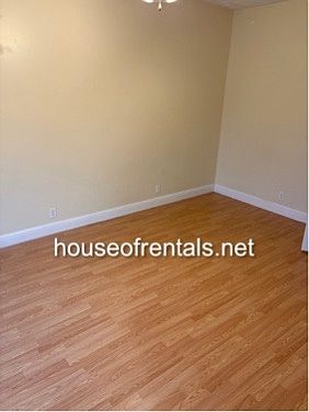 4th image of 304 E College St #1